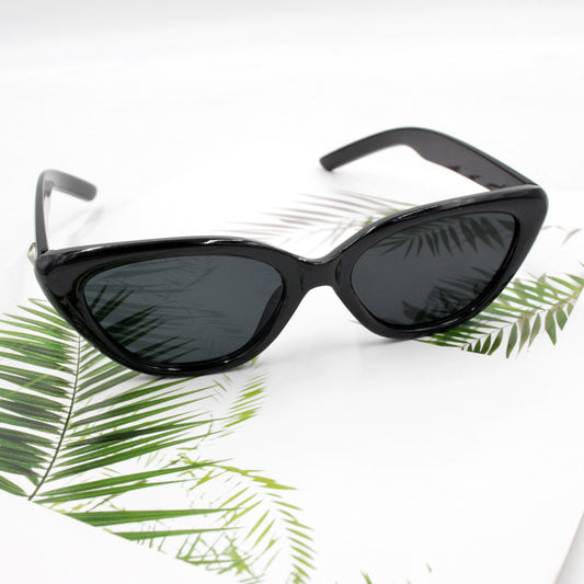 High-end small frame retro triangle cat-eye sunglasses, black star-shaped legs for sun protection, photo-taking styling, and sun glasses