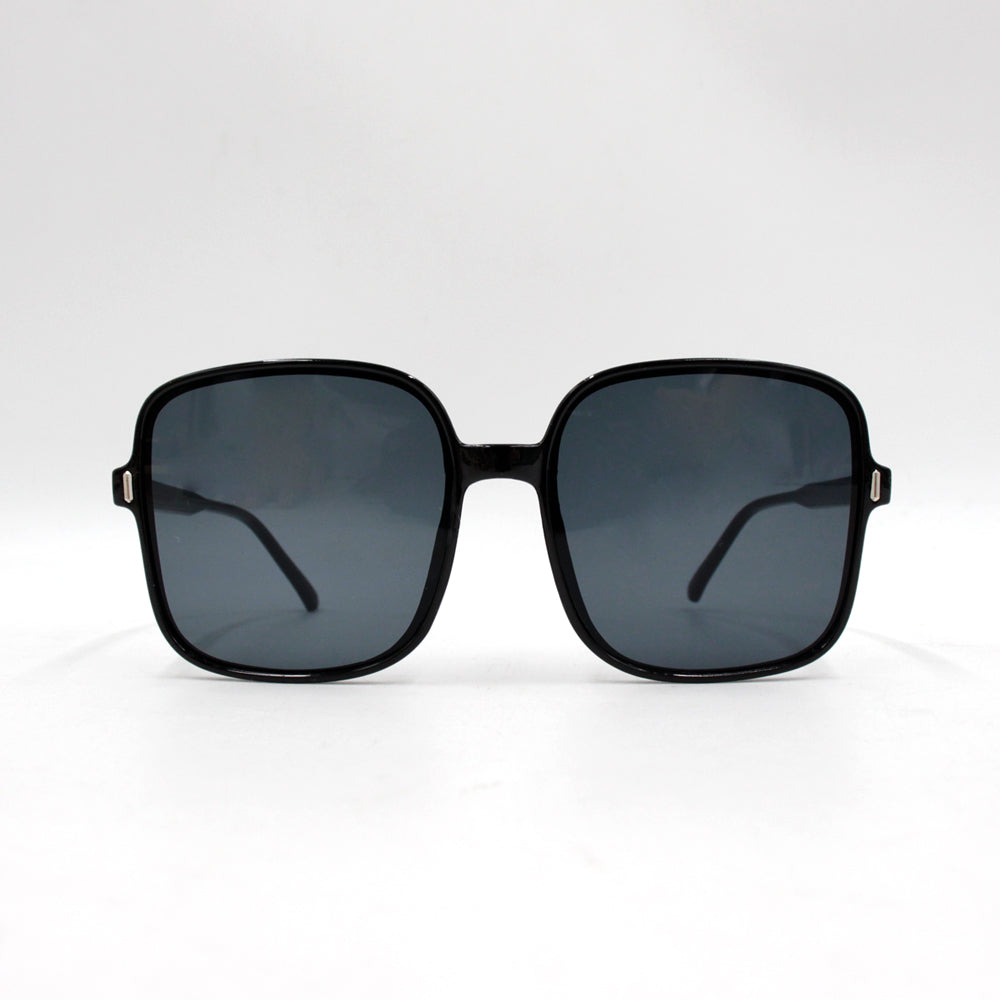 Retro classic style sunglasses with beige frames, semi-transparent black lenses, large frame, fashionable and simple