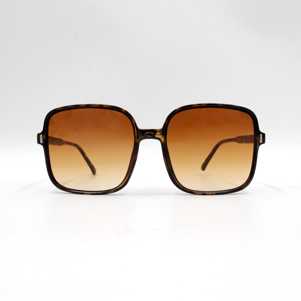Retro classic style sunglasses with beige frames, semi-transparent black lenses, large frame, fashionable and simple