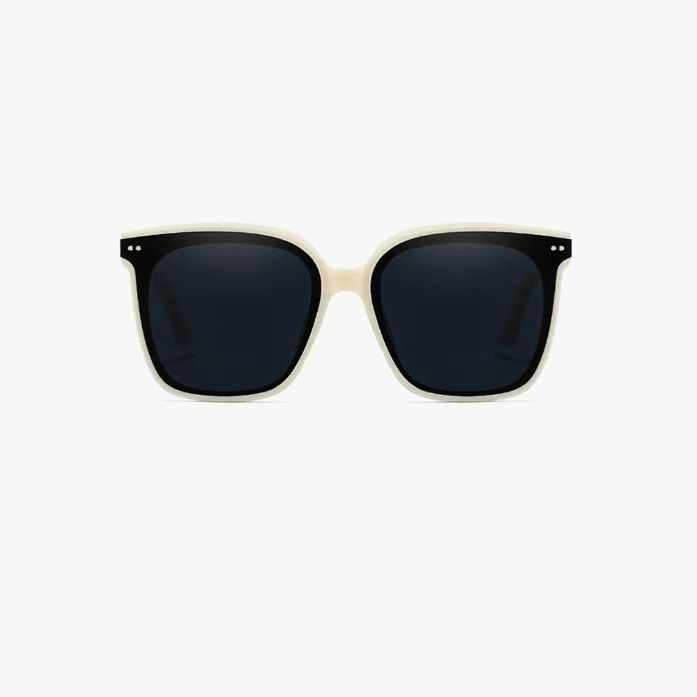 Retro classic style sunglasses with beige frames, semi-transparent black lenses, large frame, fashionable and simple